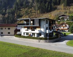 Cozy Apartment Near Ski Area in Mayrhofen Dış Mekan