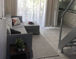 Cozy one-bedroom & mezzanine apartment İç Mekan