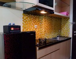 Cozy Studio With City View At Tamansari Papilio Apartment Mutfak