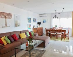 Cozy Apartment with Balcony & Sea View near Beach Dış Mekan