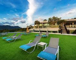 Crest Resort & Pool Villas Genel