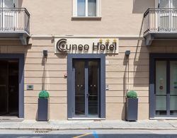 Cuneo Hotel Dış Mekan
