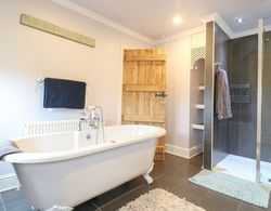 Cute, Remarkable Quirky 2 Bed House in Derby Banyo Tipleri