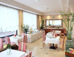 Hotel Cyrano Kahvaltı