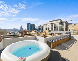 Darling Harbour Penthouse Views & Hot Tub Oda Düzeni