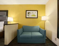 Days Inn & Suites by Wyndham Commerce Genel