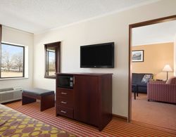 Days Inn & Suites by Wyndham Kansas City South Genel