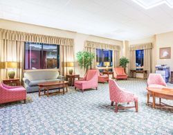 Days Inn & Suites by Wyndham Sutton Flatwoods Genel