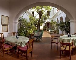 Hotel De L'Orient Pondicherry Yerinde Yemek