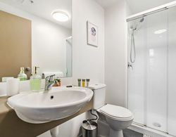 Decorated Central City Apt w 2 Bathrooms Banyo Tipleri