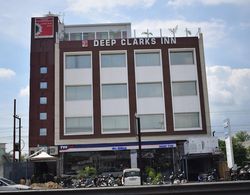 Hotel Deep Clarks Inn Lucknow Dış Mekan