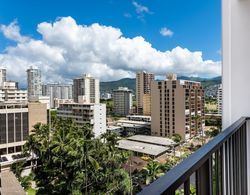Deluxe 12th Floor Garden View Condo at Waikiki Banyan by Redawning Dış Mekan