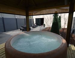 Deluxe Holiday Home in Welkenraedt with Hot Tub & Steam Shower Dış Mekan