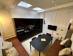 Design led 1 Bedroom Flat in Buzzing Queens Park Oda Düzeni