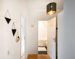 Designer 1BR Apartment with Pool & Prkg İç Mekan