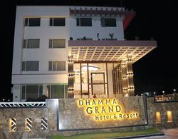 Dhamma Grand Hotel Resort Dış Mekan