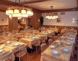 Hotel Dolomiti Pinzolo Double Room Yerinde Yemek