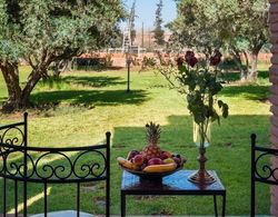 Double Room in a Charming Villa in the Heart of Marrakech Palm Grove Yerinde Yemek