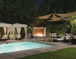 DoubleTree by Hilton Hotel Monrovia Pasadena Havuz
