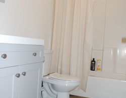 Downtown LA Comfortable Bedrooms Banyo Tipleri