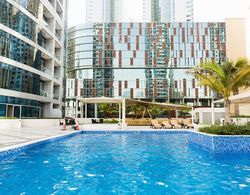 Dream Inn Dubai Apartments - Bay Central Havuz