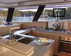 Dream Yacht Charter Private Crewed Yacht Oda Servisi