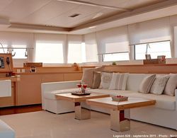 Dream Yacht Charter Private Crewed Yacht Oda Düzeni