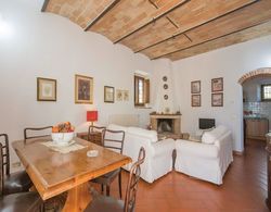 Dreamy Holiday Home in San Casciano Val di Pesa With Garden Oda Düzeni