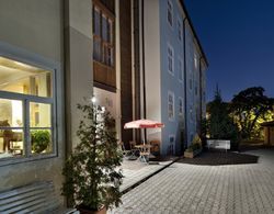 EA hotel Jeleni Dvur Prague Castle Genel