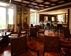 Earl's Regent Hotel Kandy Bar