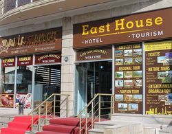 East House Hotel Dış Mekan