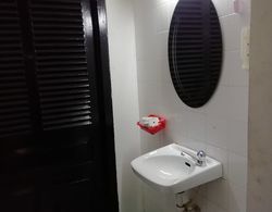 East & West Dormitory And Guesthouse Banyo Tipleri