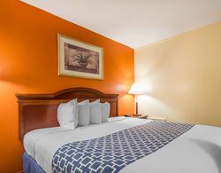 Econo Lodge Inn & Suites Airport Oda