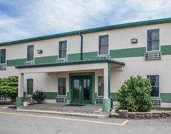 Econo Lodge  Inn & Suites Genel