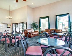 Econo Lodge Inn & Suites Gulfport Yeme / İçme