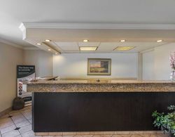 Econo Lodge Inn & Suites Joplin Area Lobi