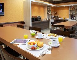 Econo Lodge Inn & Suites Kahvaltı