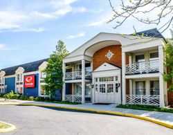 Econo Lodge Inn & Suites University Genel