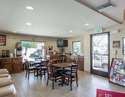 Econo Lodge Pasadena / San Gabriel Valley Lobi