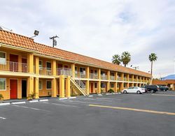 Econo Lodge San Bernardino I-215 Dış Mekan