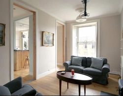 Edinburgh Spacious Apartment - Royal Mile Oda Manzaraları