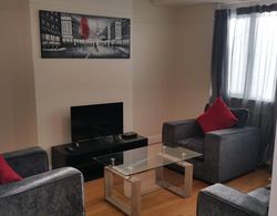 Elegant and Spacious 2 bedroom Apartment Oda Düzeni