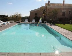 Elegant, Historical Villa with Swimming Pool in Rural Region near Etna Dış Mekan