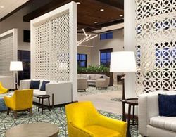 Embassy Suites by Hilton San Antonio - Brooks City Yeme / İçme