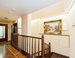Enjoy Incredible Antique Apartment in Historical Townhouse by Market Square Oda