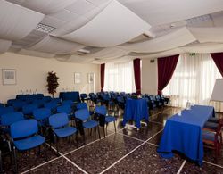 Villa Eur Parco Dei Pini İş / Konferans