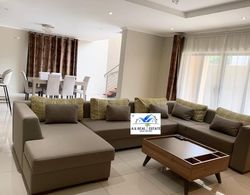 Executive 3 Bedroomed Fully Furnished Apartment for Rent in Salama Park İç Mekan