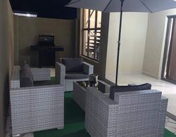 Executive 3 Bedrooms Fully Furnished Apartment Close to Amenities Dış Mekan