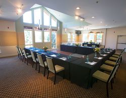 Executive Suites Hotel and Resort Squamish İş / Konferans