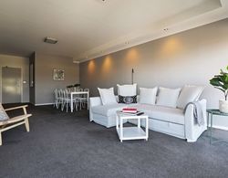 Extra Large 2 Bedroom Apartment in Melbournes Southbank Oda Düzeni